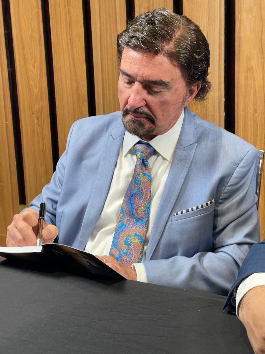 armandoalducin's tweet photo. Siempre es un gusto poder visitar Colombia. Hoy comenzamos con nuestras primeras conferencias sobre, “¿Somos la Generación de los Últimos Tiempos?”. 

Vivimos en tiempos muy emocionantes. ¡No nos cansemos de seguir caminando firmes y valientes en nuestro Señor Jesucristo! https://t.co/ZtAcIN3dtR