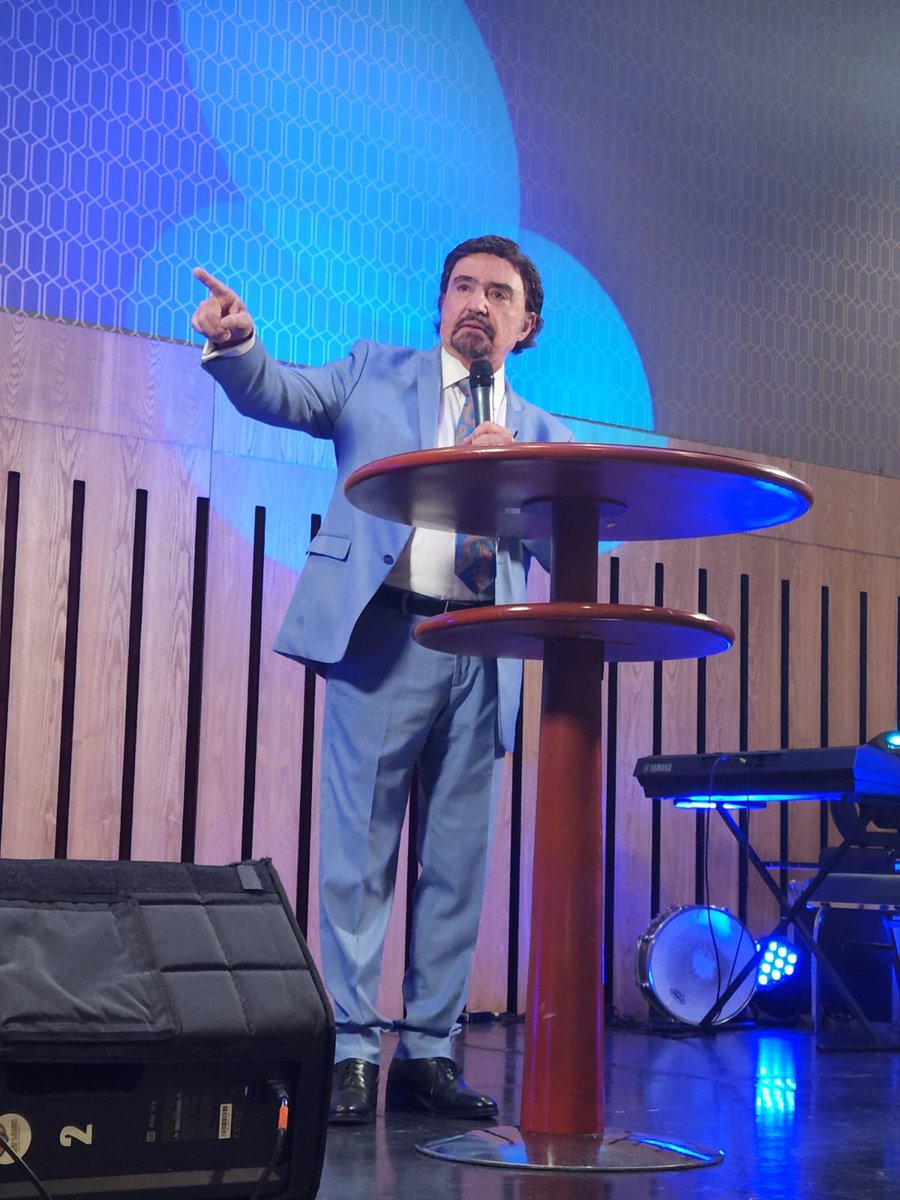 armandoalducin's tweet photo. Siempre es un gusto poder visitar Colombia. Hoy comenzamos con nuestras primeras conferencias sobre, “¿Somos la Generación de los Últimos Tiempos?”. 

Vivimos en tiempos muy emocionantes. ¡No nos cansemos de seguir caminando firmes y valientes en nuestro Señor Jesucristo! https://t.co/ZtAcIN3dtR