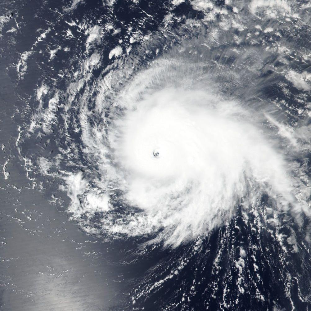 At this moment five years ago, category 3 Hurricane #Florence had 125 mph winds as it moved westward across the central Atlantic Ocean. 
NWS Meteorologists across NC have collaborated to produce an anniversary project "Remembering Hurricane Florence." storymaps.arcgis.com/stories/c77c7d…