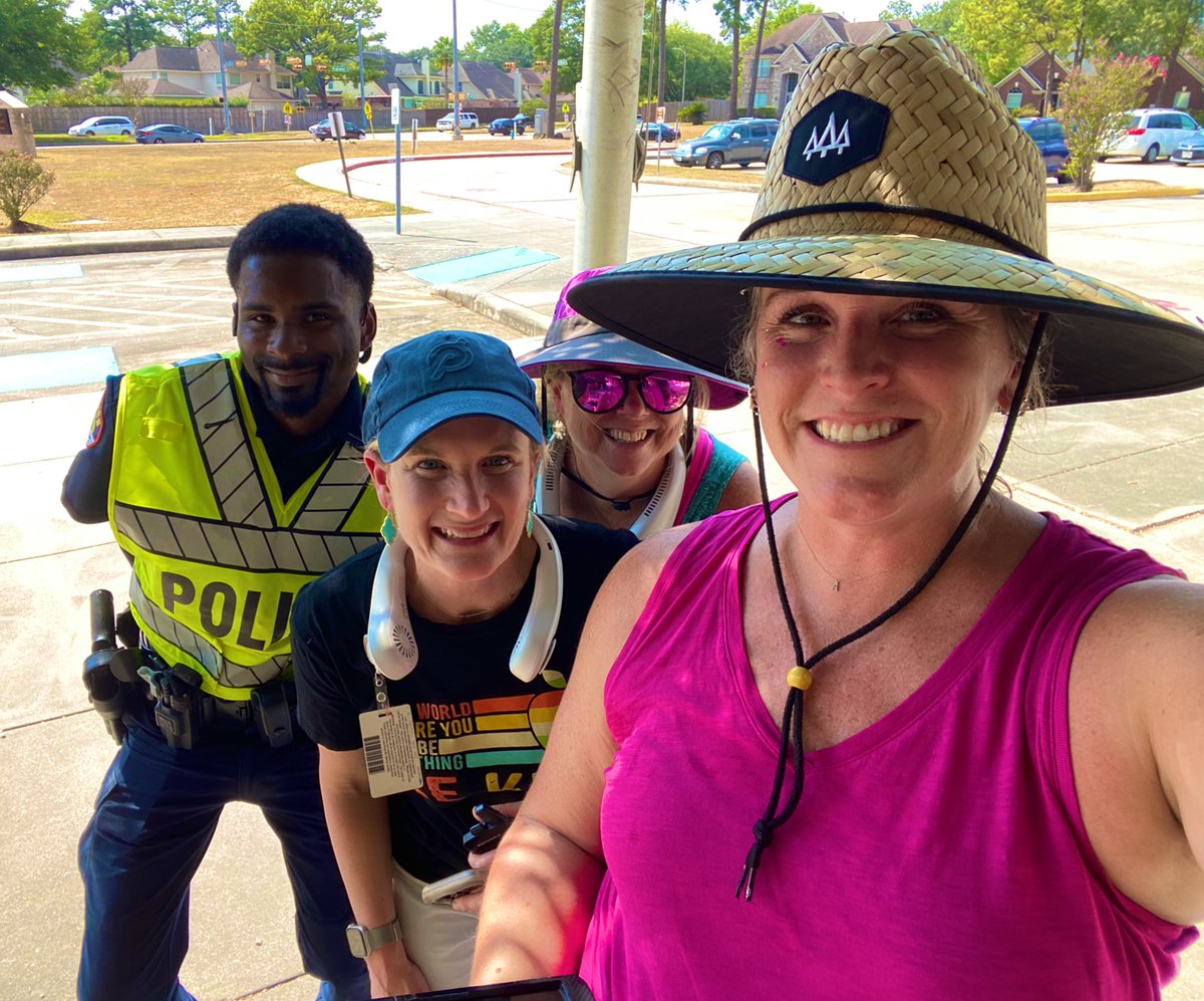 Ms_A_Despaux's tweet image. TEAMwork @HumbleISD_PFE ! Thank you @HumbleISD Police Department for supporting PFE at dismissal! #pfeisHAPPY @beverlymford
