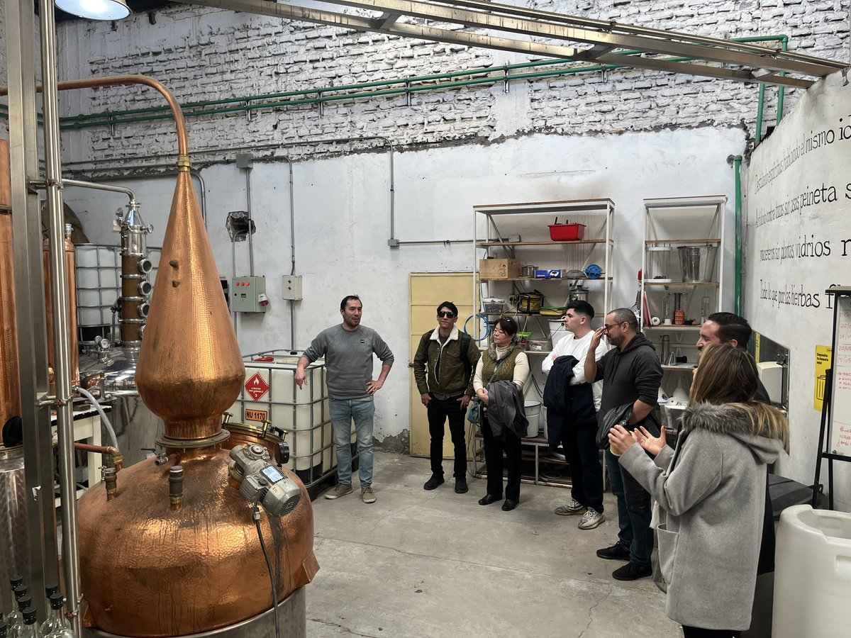 Sernatur_RM's tweet photo. Hoy junto a @conciergechile y @AGGValleCentral recorriendo oferta gastronómica en factoría Franklin y Persa Víctor Manuel para seguir promocionando el barrio a diferentes mercados. https://t.co/H2uivnVvst