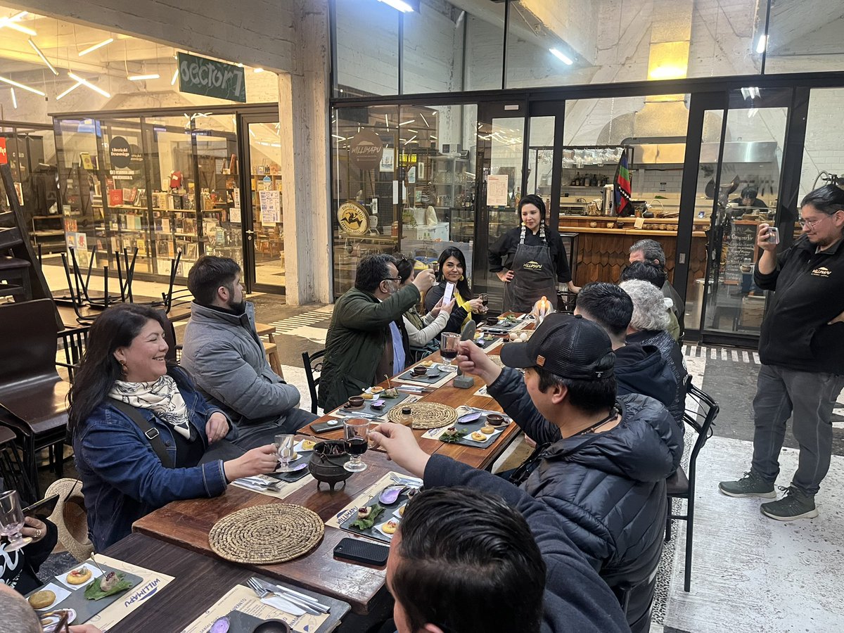 Sernatur_RM's tweet photo. Hoy junto a @conciergechile y @AGGValleCentral recorriendo oferta gastronómica en factoría Franklin y Persa Víctor Manuel para seguir promocionando el barrio a diferentes mercados. https://t.co/H2uivnVvst