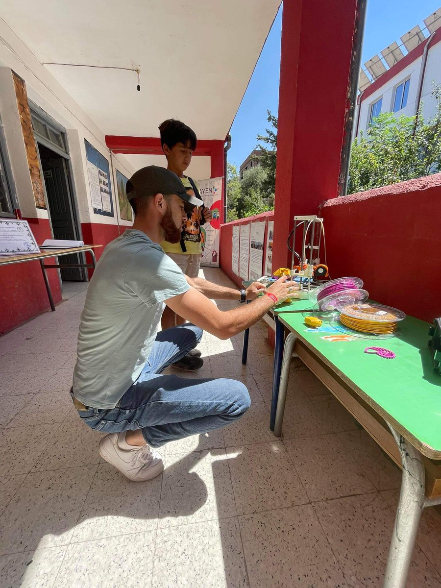 Bonsoir les amis🤗  nous revenons vers vous pour vous parlez de la troisième journée de l'événement renc'arts avec notre association.✨
Et quoi de mieux qu'un débat 💬et des jeux sur le vivre ensemble 🤝pour honorer l'événement renc'arts qui justement est pleins de bienveillance