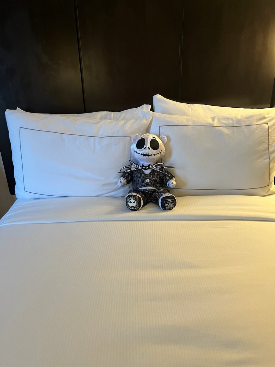 chogk92's tweet photo. My dad: Brooklyn wants to go to build a bear but that shit is just so expensive, I’ll get her a fluffy friend somewhere else. 

Also my dad: https://t.co/T1d2UHymOs