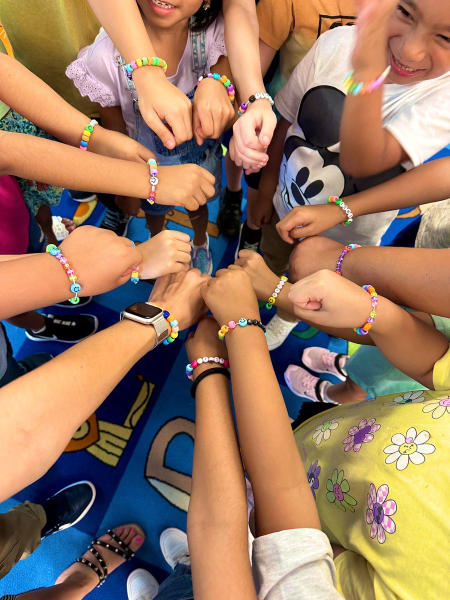 MsCrystalF's tweet image. Friendship bracelets at the end of our first week of 1st grade! Nothing better than seeing these smiling faces and working hard to build our #classroomcommunity. #FirstGradeRocks