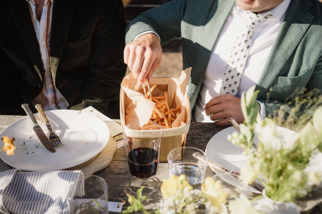 Just Fare tweet media