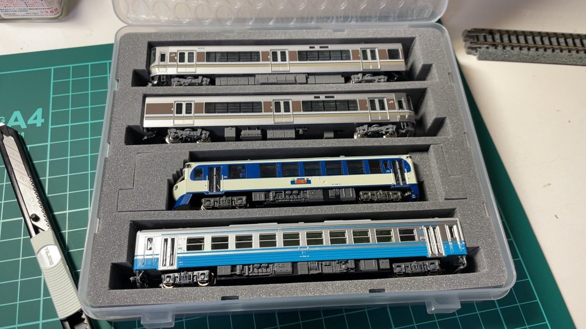 Flanker___'s tweet image. 小さいケースの中は…ほら、四国。
鉄道模型を気軽に持ち出そう。
@MiniunitStrage の #Nshell で。