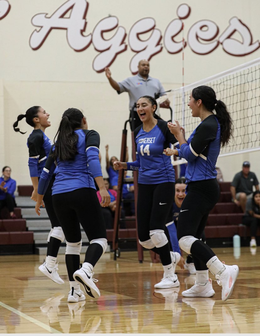 3-0 against poteet✅ #setter #volleyball #schoolseason <a href="/RazorbackVB/">Razorback Volleyball</a> <a href="/CedarValleyVB/">Dallas College Cedar Valley Volleyball</a> <a href="/SetterU/">SetterU</a> <a href="/CoachMikeDZ/">Michael DeLeon</a> <a href="/MSU_Volleyball/">Michigan State Volleyball</a> <a href="/GopherVBall/">Minnesota Volleyball</a> <a href="/coachmoonvball/">Jamie Moon 🏐</a> @/ttlvisuals 📸