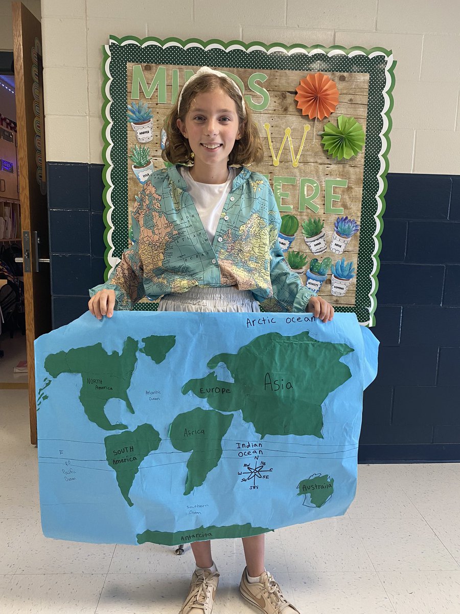 MissPfeifauf's tweet photo. Geography test today over the continents and the oceans so it only made sense to wear this ‘fit today…  🗺️🌎😜✏️ https://t.co/3Tg35bTohK