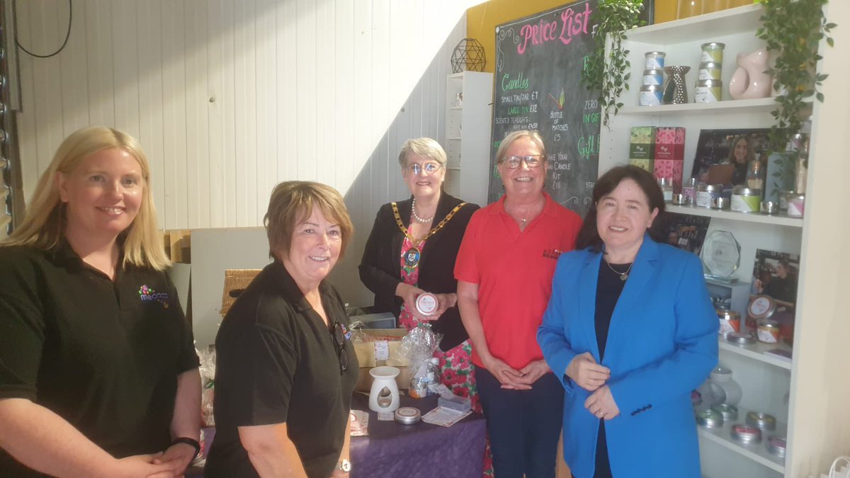 Anthea_Dickson's tweet image. Thank you to @MecocoUK for the opportunity to visit your unit in #Dalry, learn more about the business, try making night lights &amp;amp; to sample some of your fabulous products with @magjohnson511. 
For ethical home fragrances, check out mecoco.org! #smellsgood #feelsgood