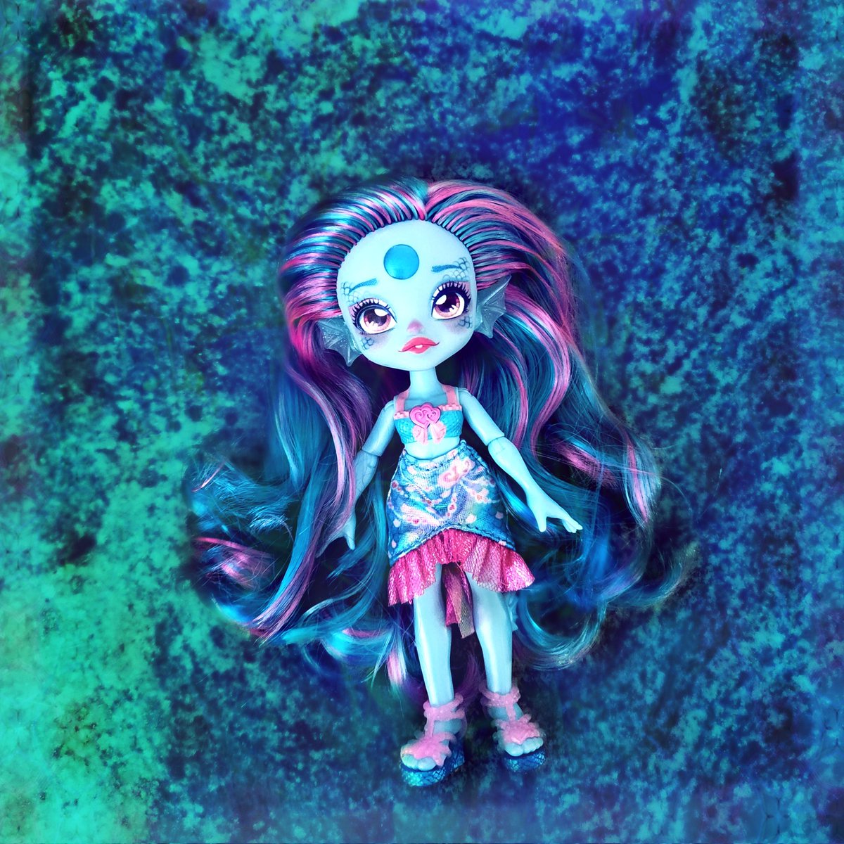 📸 Look who's taking a swim! 🔭 It's mermaid Pixling Marena! 🧜‍♀️ 🧚‍♀️💦🌊🐠🐟💙💕
#moosetoys #supermoosetoys #magicmixies #magicmixiespixlings #marena #mermaid #dolls #dollcollecting #dollcollector #fashiondolls #kawaii #cute #photography #photoedit #magicmixlingspixlings #toy #toys