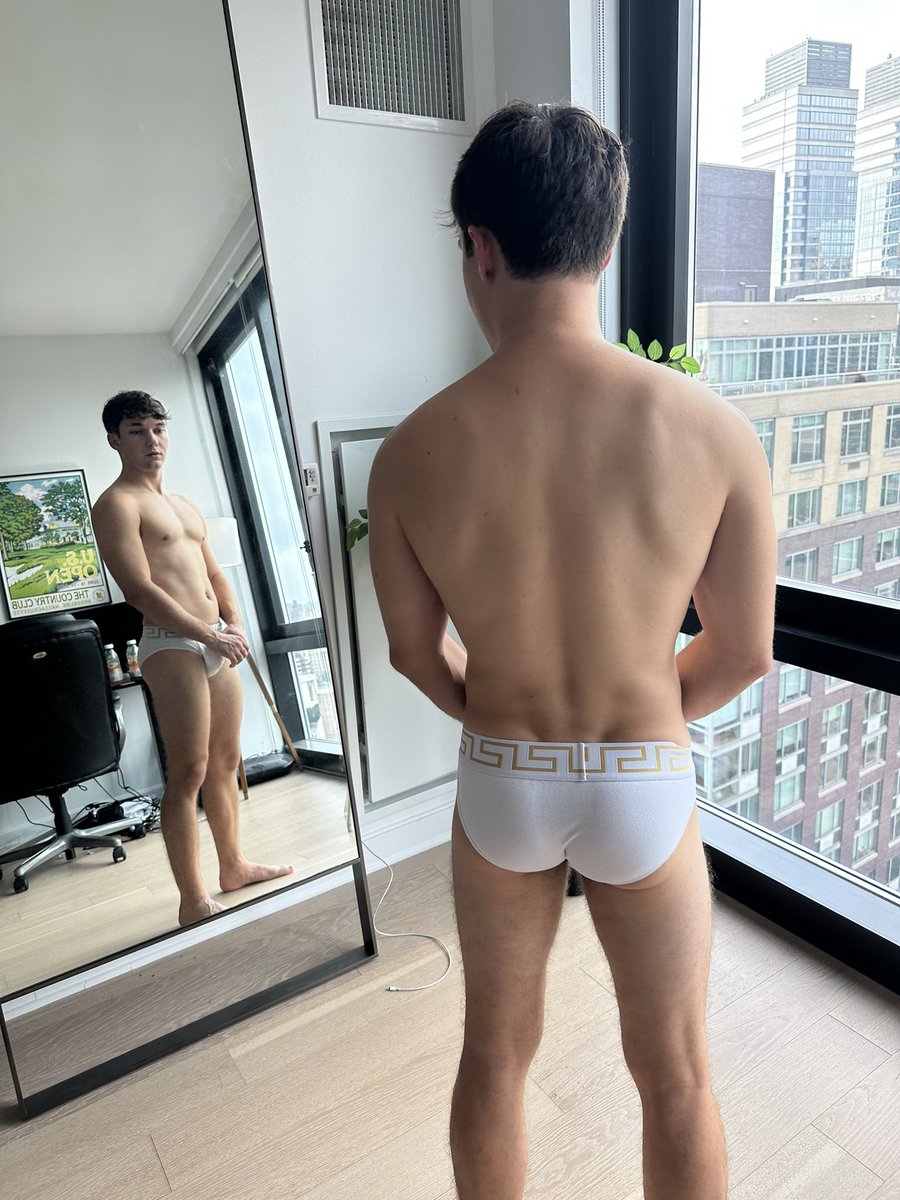 artiomboy's tweet photo. Repost if you are obsessed with eating peach 🍑 https://t.co/vNAU3naOlJ https://t.co/Hy60XU3ivn