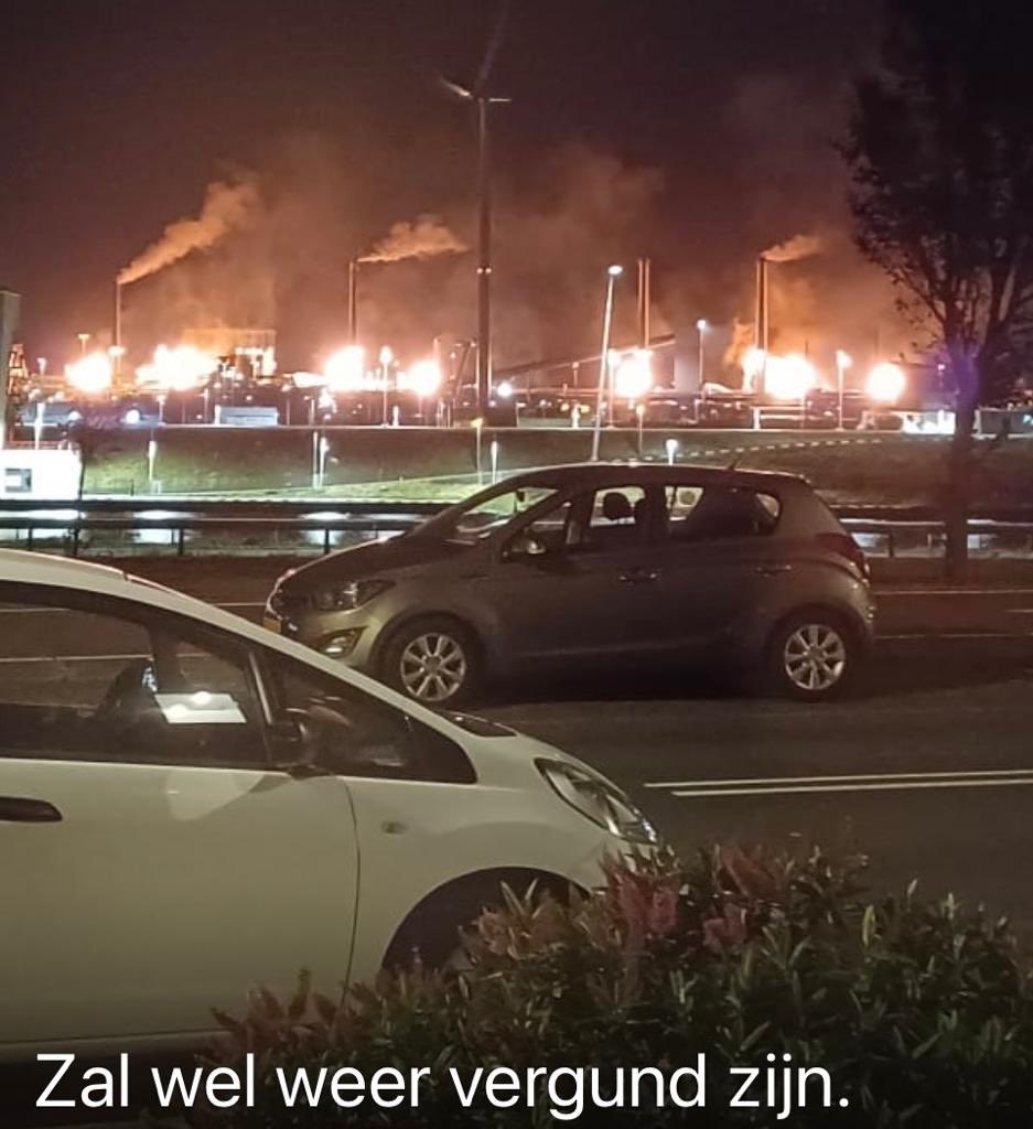 #TataSteel luidt met veel tam tam en vuurwerk z’n burendag in: iedereen welkom: beschermende maskers 😷 op en feesten maar 🙌🏽. 😮‍💨 Zucht⤵️ ⁦@ODNZKG⁩… 😷 ⁦@ProvincieNH⁩ ⁦@MinIenW⁩ ⁦@MinVWS⁩