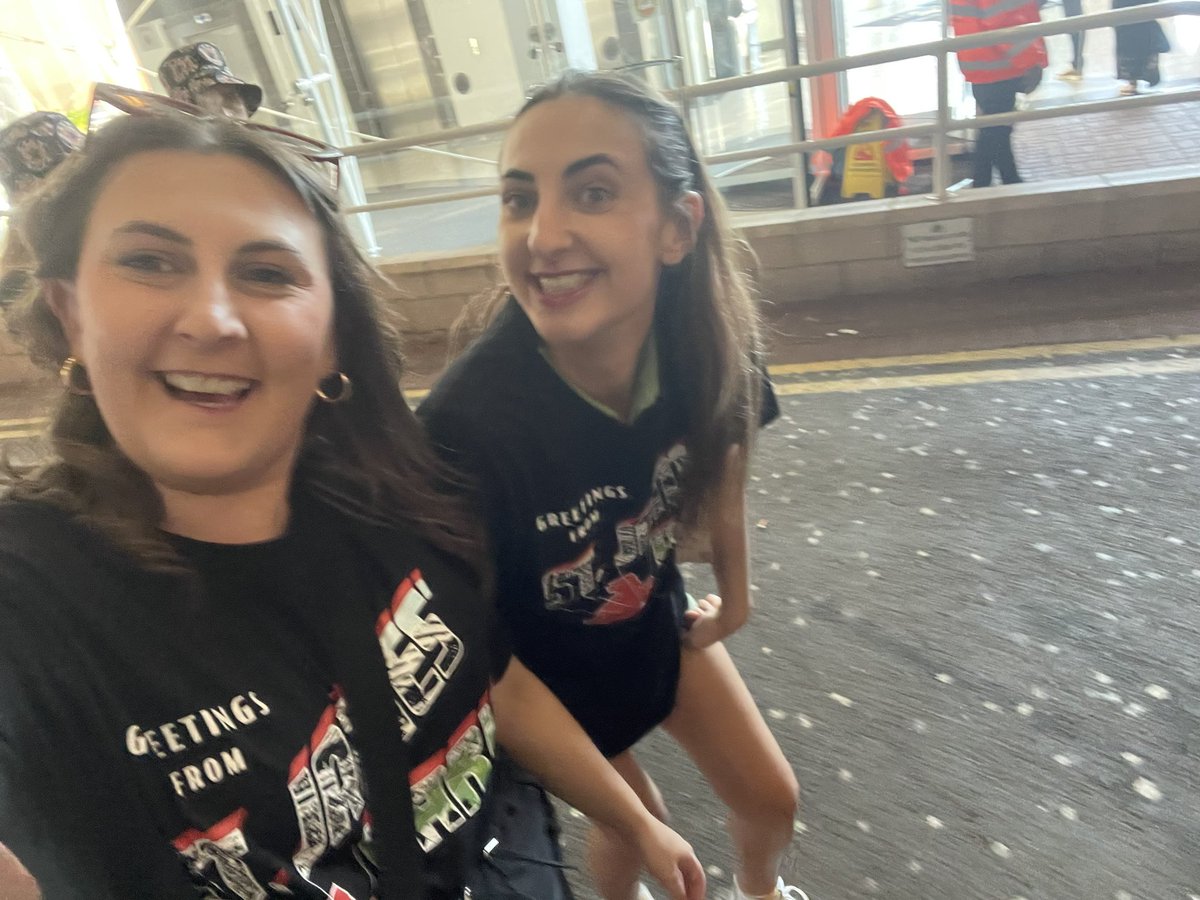 MissFoster_10's tweet photo. Nothing topping Sam Fender bringing out AC/DC at St.James park #samfender https://t.co/5SS25hzzfz