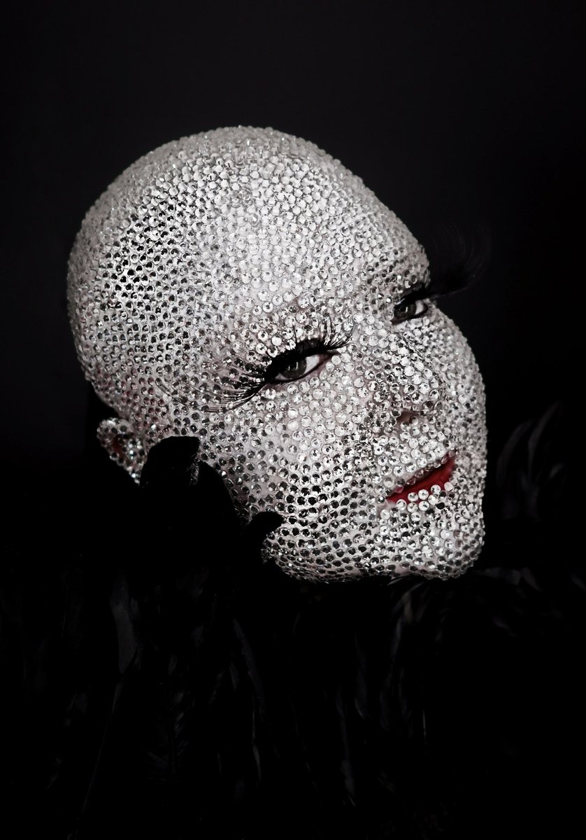 CandiceMue's tweet photo. 🪩Mirrorball🪩 #rhinestonemakeup #artistry #dressyourface https://t.co/PQfYKRVD5C