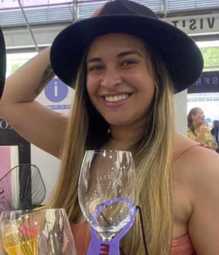 YuranyAlzate1's tweet photo. RT... Maria Paula Villa Carmona, de 24 años, habitante de Girardota Ant, se encuentra desaparecida. 

Fue vista por última vez en el MetroSalud de Campo Valdés ayer 24 de agosto. supimos de ella fue ayer Vestía jean azul claro y buso 

Cualquier información al
300 819 9897 https://t.co/4UJcR90UHH