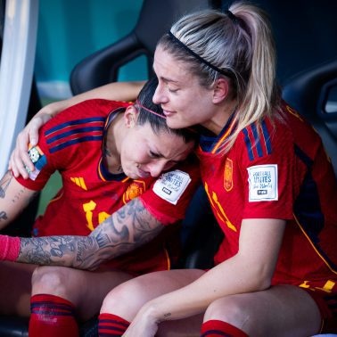 Maanuf96's tweet photo. Ojalá llegue el día en el que las jugadoras no tengan que pasar por el infierno para que el deporte femenino consiga el apoyo que se merece.

Ojalá esto sirva como punto de inflexión para que no vuelva a ocurrir y se hable de ellas por sus méritos deportivos en vez de polémicas. https://t.co/oKQ27wQN4G