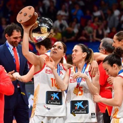 Maanuf96's tweet photo. Ojalá llegue el día en el que las jugadoras no tengan que pasar por el infierno para que el deporte femenino consiga el apoyo que se merece.

Ojalá esto sirva como punto de inflexión para que no vuelva a ocurrir y se hable de ellas por sus méritos deportivos en vez de polémicas. https://t.co/oKQ27wQN4G