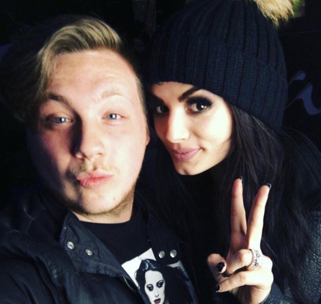 hanveyjustin's tweet photo. Sending so much love to the sweetest human @Saraya go get that championship at ALL IN @AEW https://t.co/1XFh9ueHvf