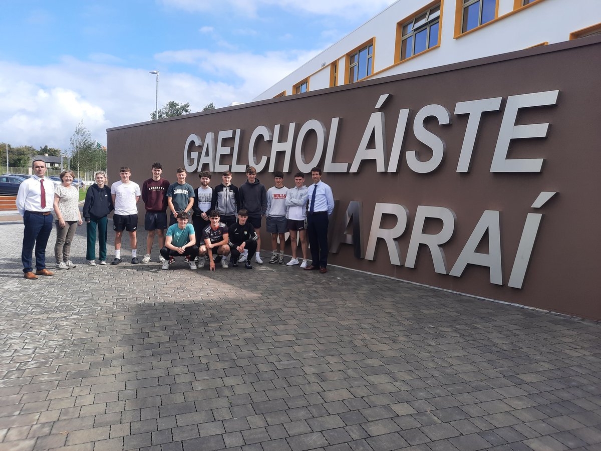 Comhgairdeachas le lucht na hardteiste a fuair a dtorthaí inniu. Guímid gach rath oraibh sa todhchaí.  A huge congratulations to all our Leaving Cert students who received their results.  Well done to all!! We were delighted to welcome Minister Foley to the school as well today.