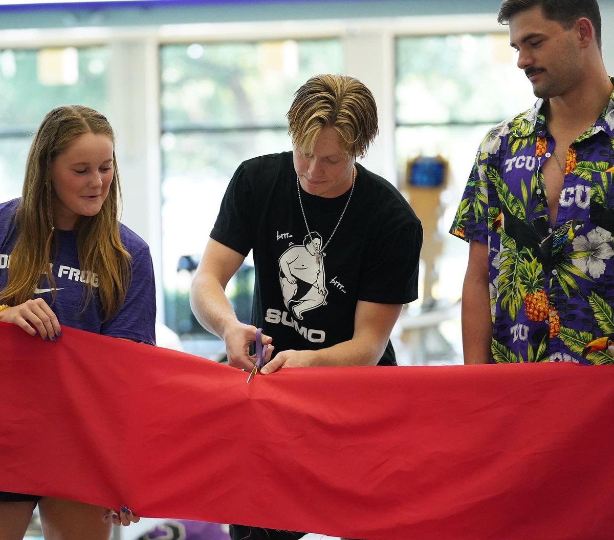 TCUswimdive's tweet photo. Feels 𝒈𝒐𝒐𝒅 to be home 😈

After a year of renovations, the pool is open! 

#GoFrogs | #TrustProcessWorkFamily https://t.co/IgSnvCN2I3