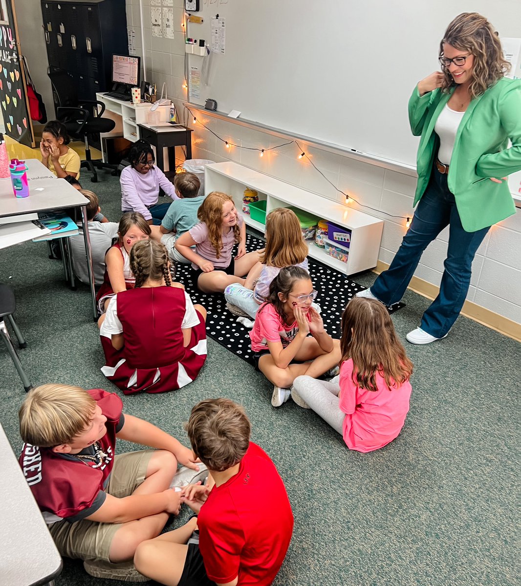 EmilyAPaschall's tweet photo. When I became an admin, I made a personal commitment to never stop teaching.
🔹I love being with the kids
🔺I love supporting teachers
🔹I don’t want to lose my touch in the classroom

We don’t have to be the best teacher in the building, but should always be the lead learner! Thanks for letting me come, 3rd grade!
*Posting to hold myself accountable. This was the first lesson I’ve taught this school year and we are 17 days in. I need to get back at it!*