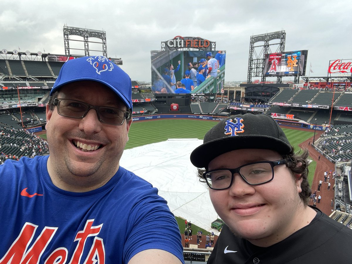 erickalet's tweet image. #LGM end of summer spectacular with @MSNlgm and I finally get to wear the @athletelogos #GhostFork ball cap. @Mets @CitiField