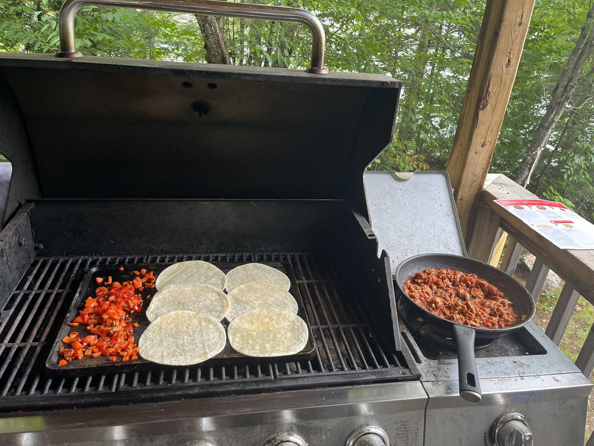 CottageGal77's tweet photo. El procesa de las enchiladas a la parrilla! https://t.co/g2erWLqJpP