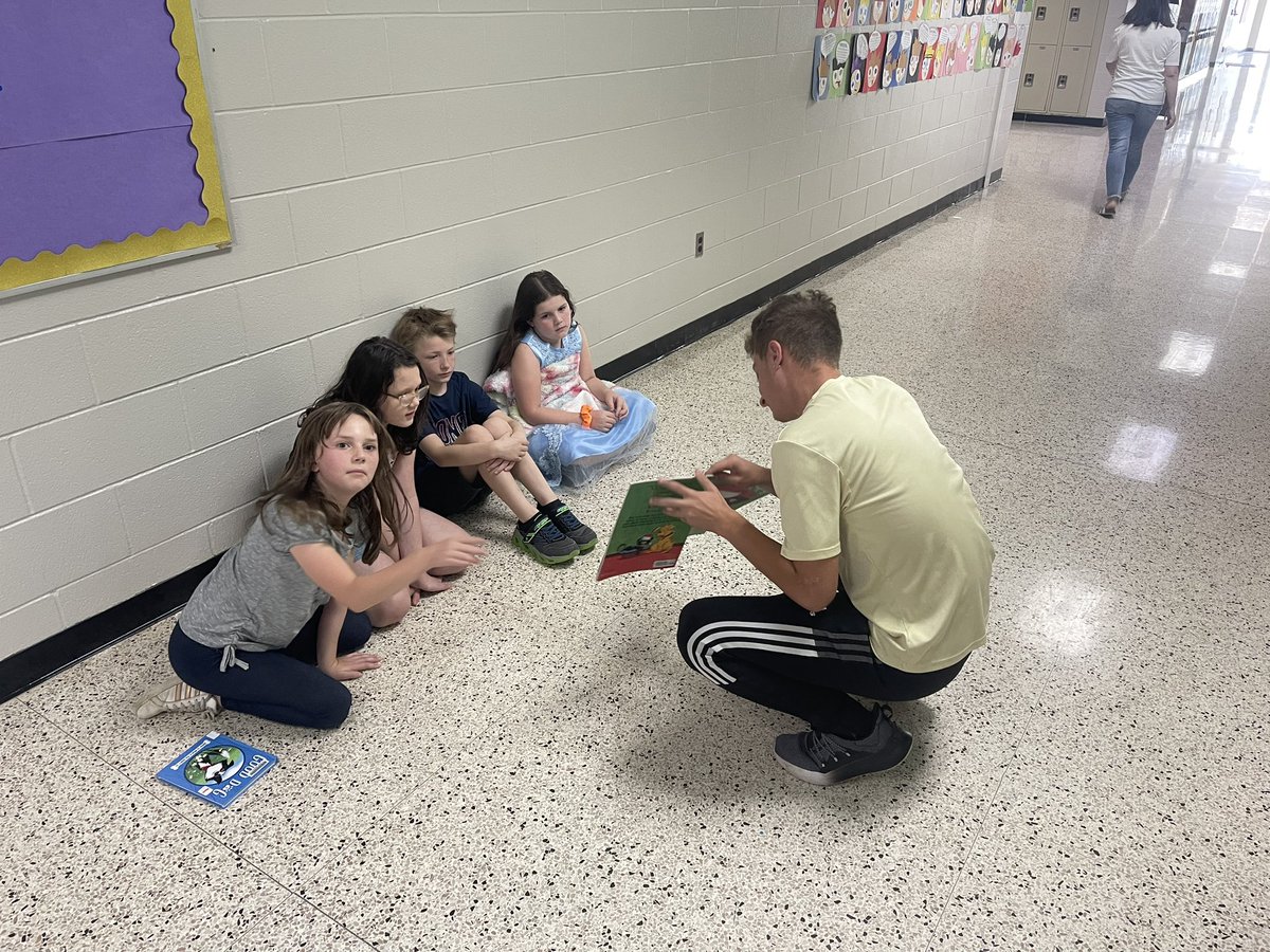 Boys_BuffSoccer's tweet photo. Spent some time this afternoon reading at Puterbaugh!📚🧠 https://t.co/npmNcftxgu