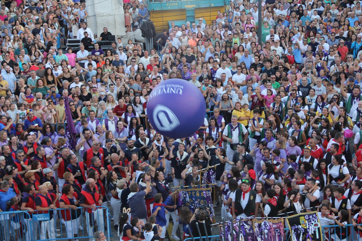 mndres's tweet photo. Arrancan las fiestas de #SanAntolin2023 . Gracias a @chumiortega5 por su pregón. Gracias #Palencia por este día. Felices Fiestas! Viva Palencia!!! https://t.co/DGAzHVOI5m