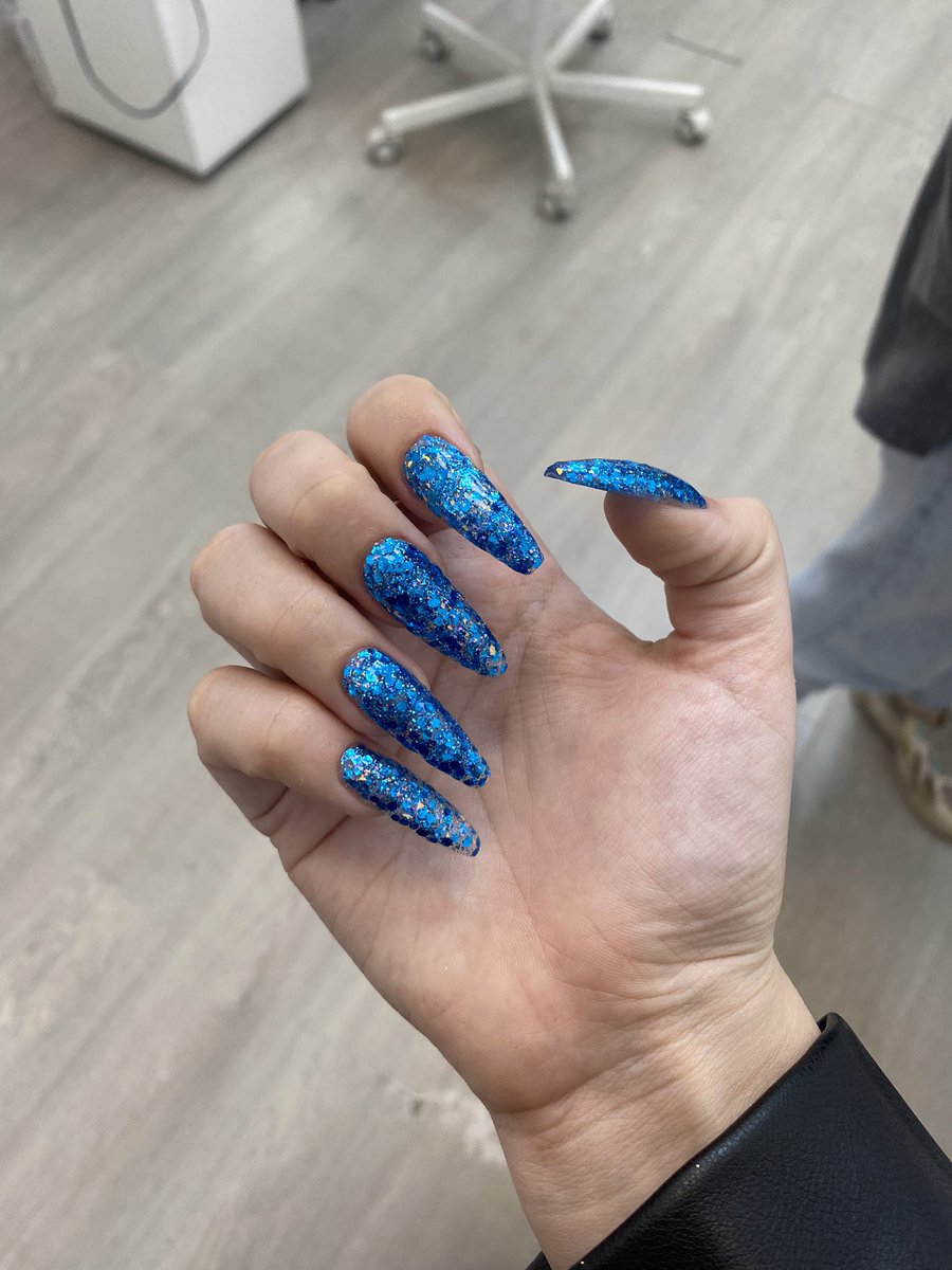 _leontopodium_'s tweet photo. Предлагаю вам заценить мой маникюр 💅🏻 https://t.co/wYkZD0Dw8j