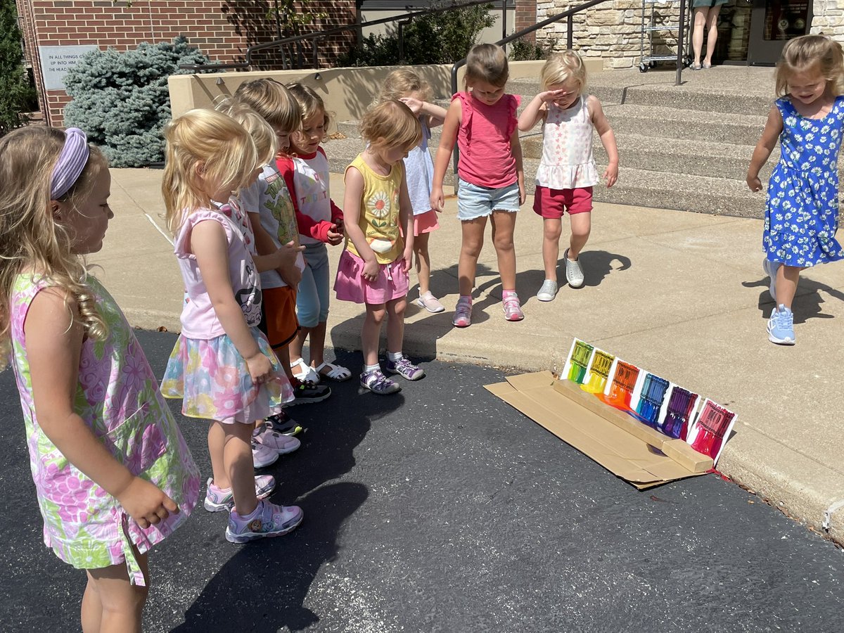 CCLSKiessling's tweet photo. How HOT is it? CCLS 4’s and 5’s did an experiment to see! Kid Quotes: “It’s amazing to see what happens to when the sun hits the crayons, they splatter!” “I didn’t think it would be so beautiful!”  @CCLSChargers https://t.co/Izt1SQfDny