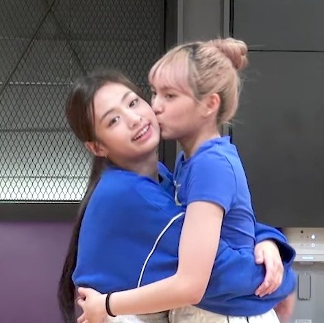 F4aIJntXYAAELu-?format=jpg&name=small