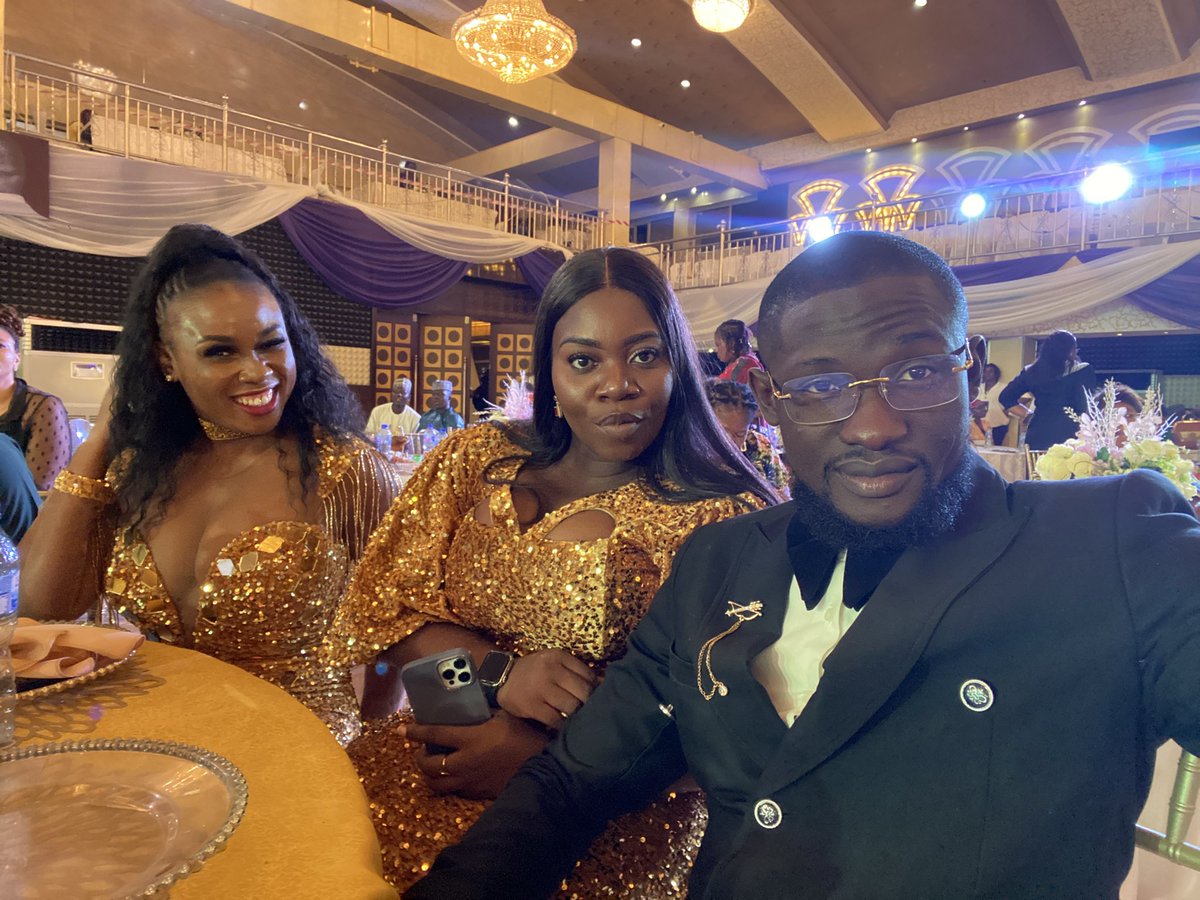 mrUmanu_Elijah's tweet photo. Obidient family dinner ❤️.
Celebrating @balamiisaac .
1 - @balamiisaac
2 - senator of FCt - @IretiKingibe
3 - OBIdient fine girls - @PrisciliaAmadi @torty_mercy
4 - dr Nneka @nekaebru
.
#isaacbalami #birthday https://t.co/0GmkbcG9d5