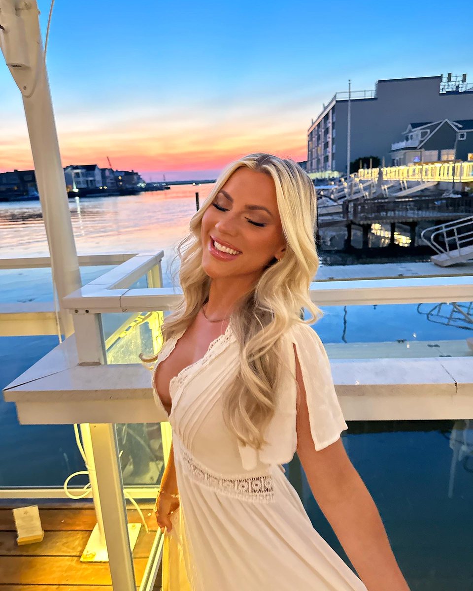 TheReedsResort's tweet photo. A tasteful nod to the stunning @ShannonSaint, who recently escaped to Water Star Grille this past weekend. It was a pleasure having her and her friends join us for dinner🤍 https://t.co/rHI9J518GU