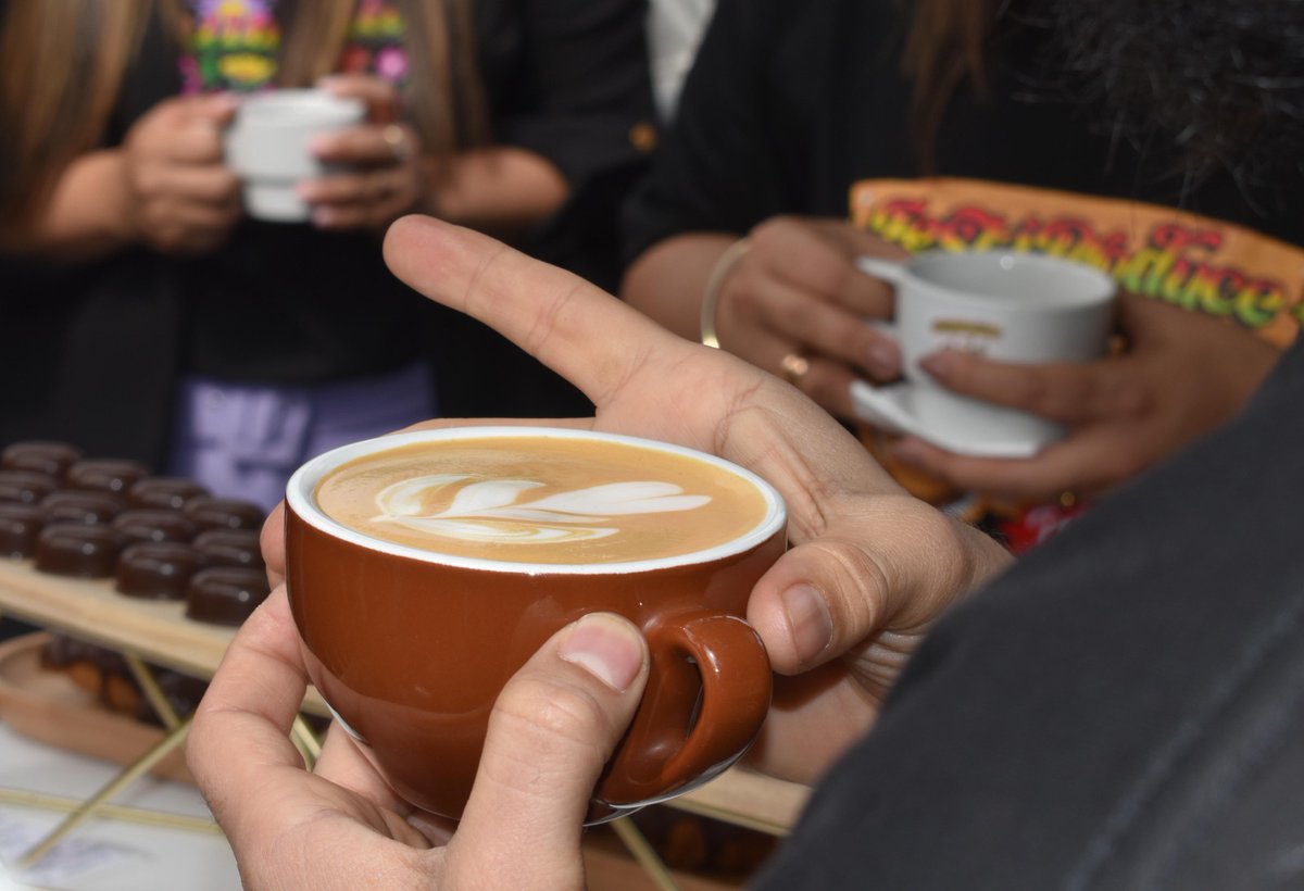 tuempresagobpe's tweet photo. ¡Ya inauguramos en #Barranco! El #FestiProduce por el #DíadelCaféPeruano para promover la participación de MYPE productoras de café y sus derivados, así como de la zona textil-confecciones y cuero-calzado, con la finalidad de reactivarse económica y ampliar su red de contactos. https://t.co/cn4bmH4FjN