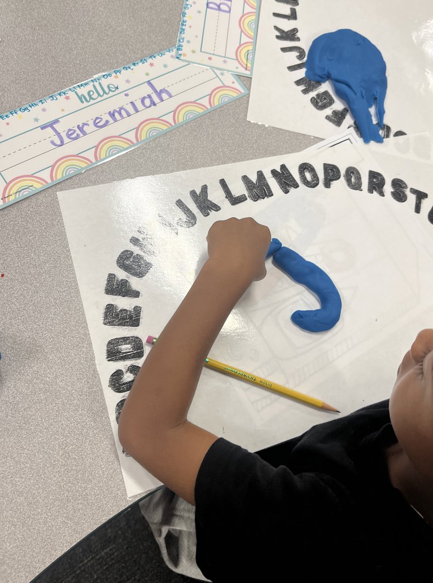 TiffLayne's tweet photo. We had an awesome first week of kindergarten! @CLCEThunderbird #ccisdmoments https://t.co/k7W1aSy9TN