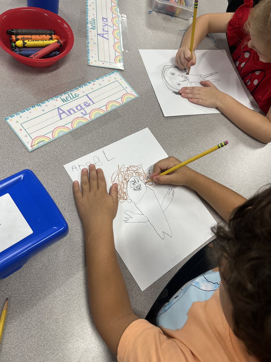 TiffLayne's tweet photo. We had an awesome first week of kindergarten! @CLCEThunderbird #ccisdmoments https://t.co/k7W1aSy9TN