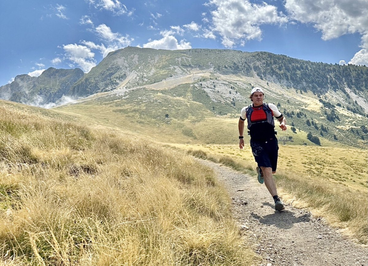 FactorRunning's tweet photo. AHORA | En #FactorRunning por @Late931Oficial volamos hacia Los Pirineos 🏔️ donde se encuentra Mayayo.
🗣️ Hoy nos cuenta todo acerca de @GRP_trail, una carrera que cuenta con 6500 dorsales, en un entorno bellísimo. https://t.co/HkFvK7k5S5