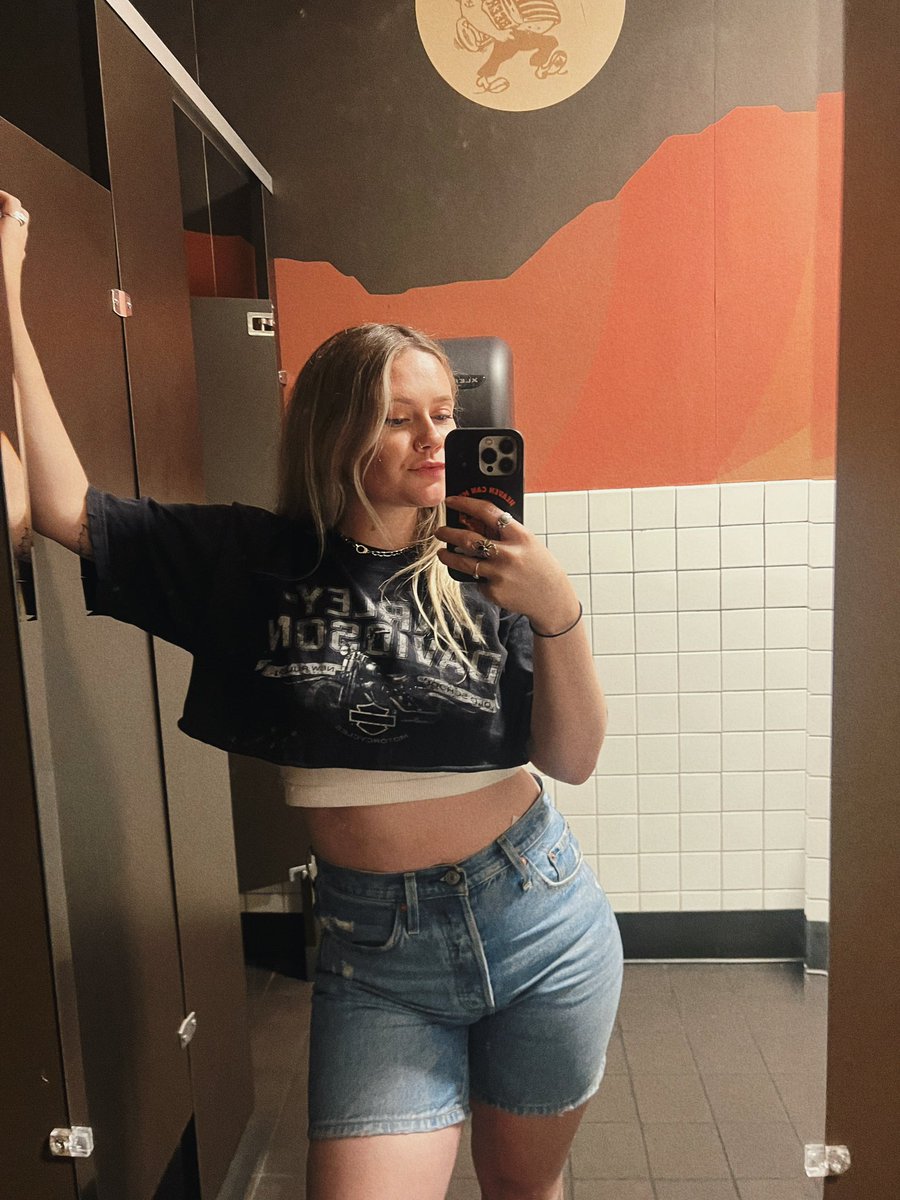 rilatablee's tweet photo. hey bitches https://t.co/7AXtxiJX1M