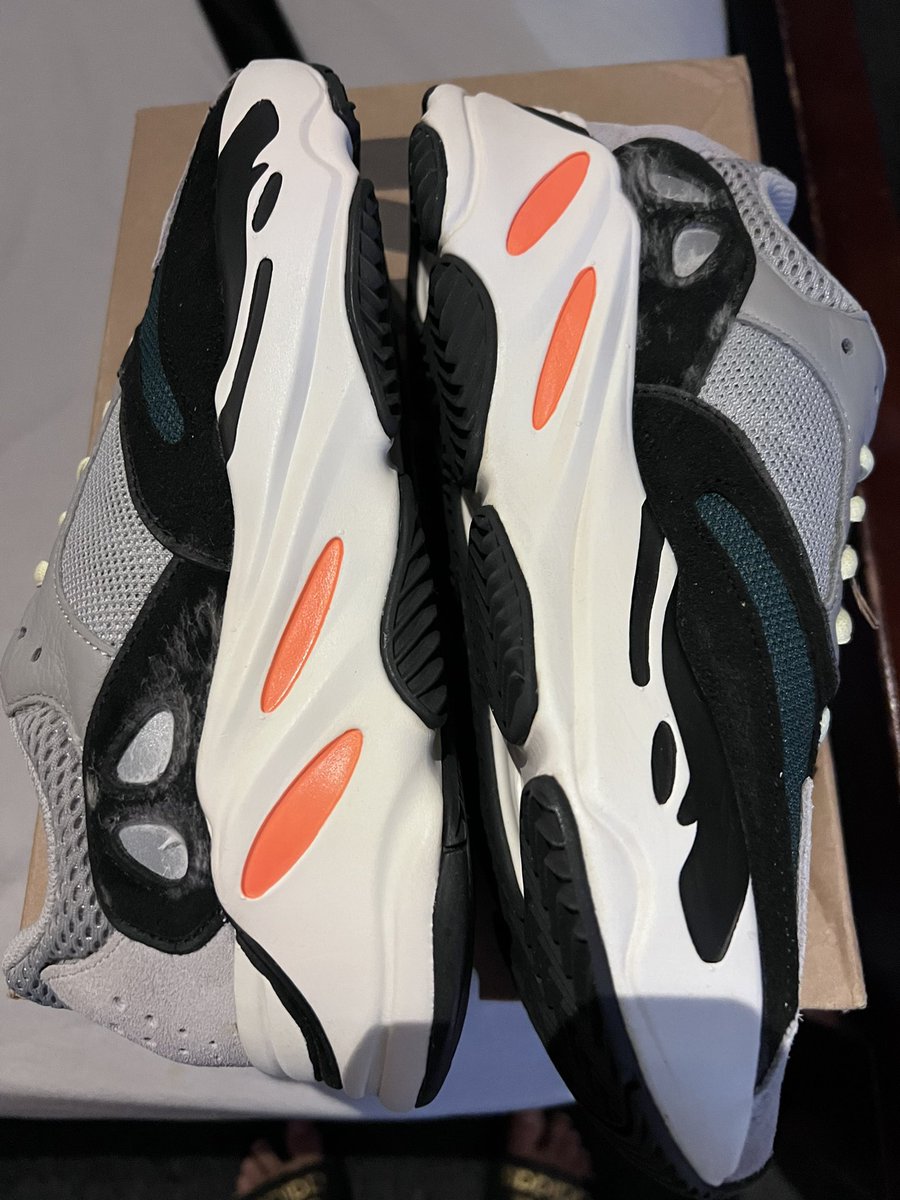 Chris2pher1974's tweet photo. @adidas @yeezy #mailcall received my 700 wave runner today, eager to open the package up little thing I noticed is that my pair comes with a mold SMH 🤦🏽‍♂️ any thoughts! https://t.co/c4VXRS2QbN