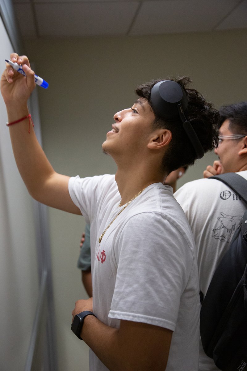 OU_Libraries's tweet photo. Aaand, we're back. Over 7,000 students came through Bizzell Memorial's doors on Monday. The last time our numbers were this high was in Fall 2019 (pre-COVID.) Nothing makes us happier than a building full of students learning and building their community together.
#OUPR https://t.co/Gq9v0SXjRT