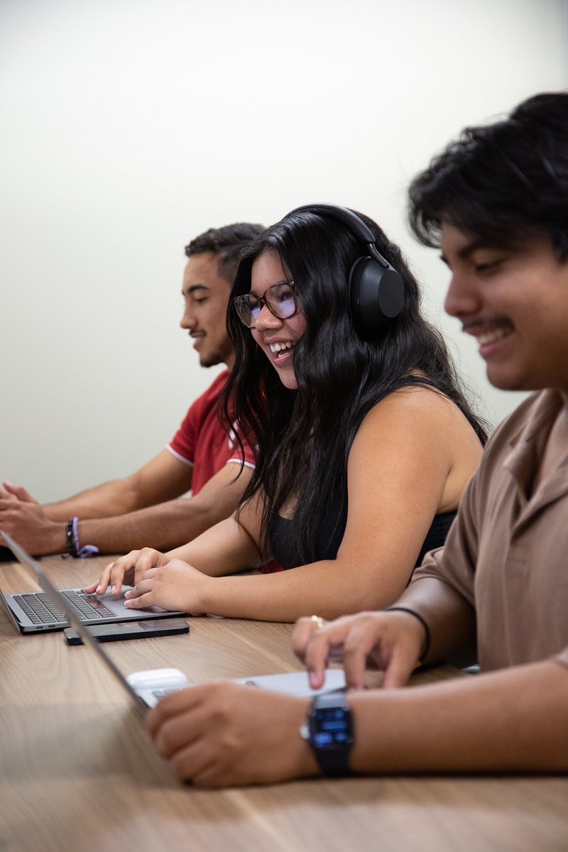 OU_Libraries's tweet photo. Aaand, we're back. Over 7,000 students came through Bizzell Memorial's doors on Monday. The last time our numbers were this high was in Fall 2019 (pre-COVID.) Nothing makes us happier than a building full of students learning and building their community together.
#OUPR https://t.co/Gq9v0SXjRT