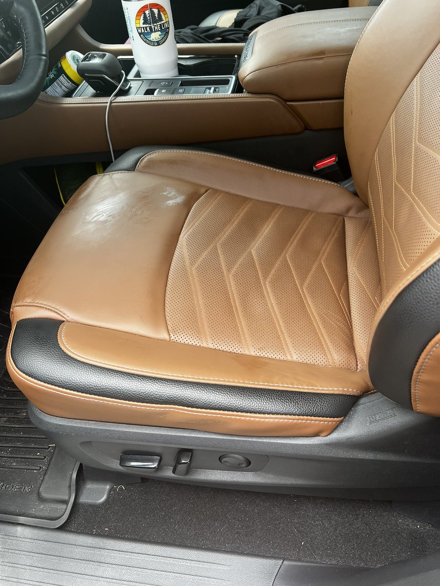 jenhankes's tweet photo. @NissanUSA You needed to bring the perforated leather and  ventilated seats down a few more inches like the previous model… swamp ass is a real problem in Florida!!! #nissanpathfinder #thingsnissangotwrong #floridasummer #swampass https://t.co/pl11tysYZE