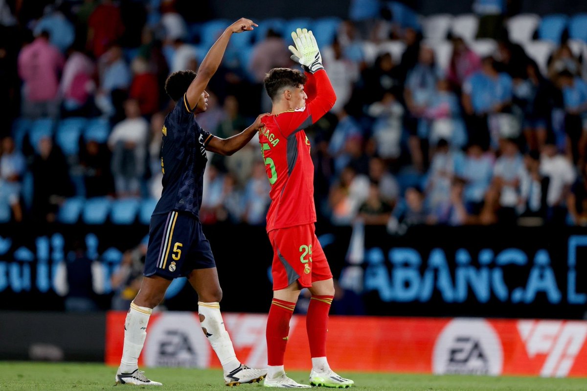 Jude membawa Kepa ke tribun tempat suporter Real Madrid berada, ia menunjuk ke arah Kepa dan meminta fans memberi tepuk tangan atas debut sang kiper.

📝: Mario Cortegana #Blibli <a href="/bliblidotcom/">Blibli</a> 
 
Uri-leader.. 🥰