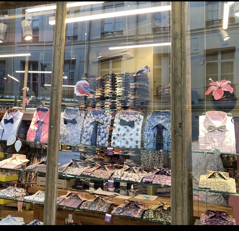 commault_p's tweet photo. @TVR35 @VSimonneaux @PenvenC Yess !!! J’ai enfin trouvé le magasin de @VSimonneaux dans le Marais !! https://t.co/5zoddqJUex