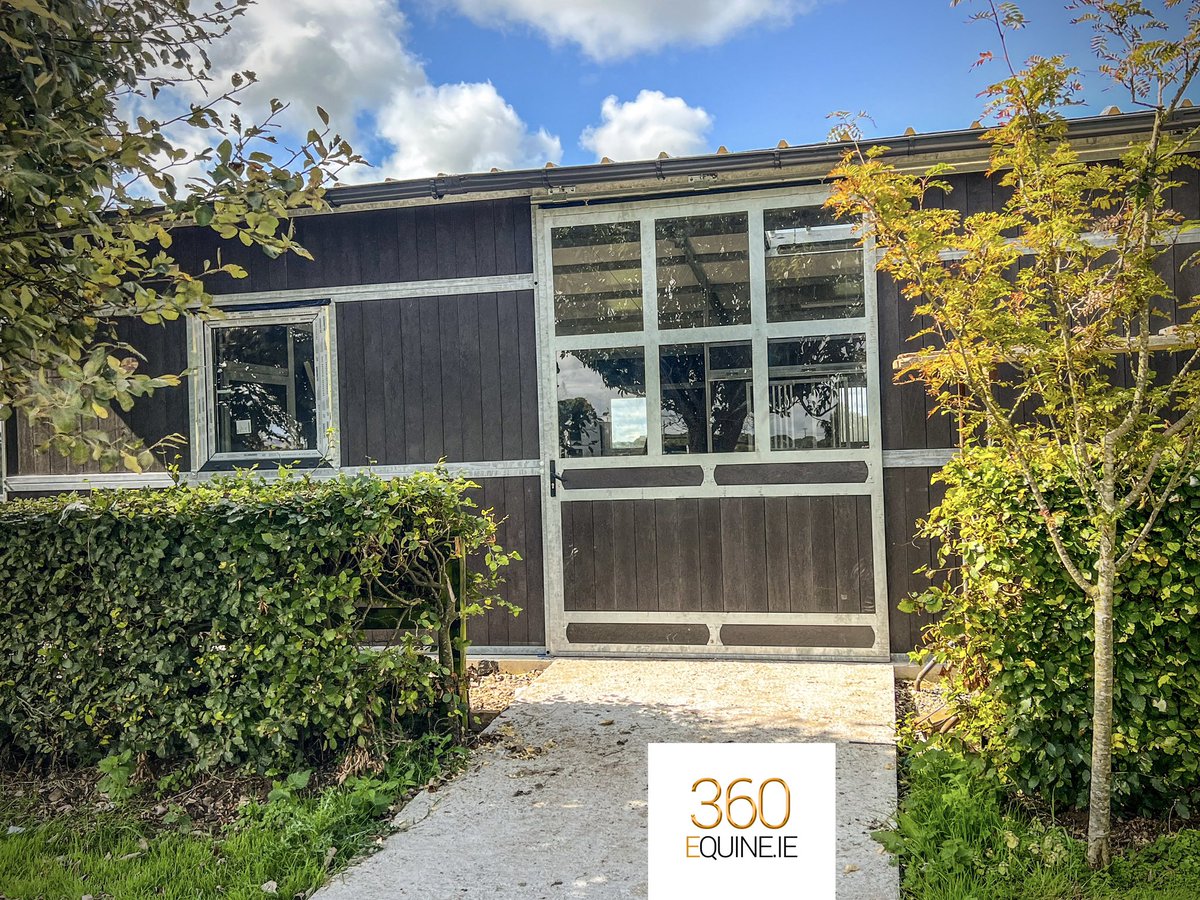 360Equine's tweet photo. Recent design, sale and installation from #360_equine of a modular unit with custom stables for thoroughbred yearlings. Superb clients located near Youghal in Co. Cork. 13.5ft x 13.5ft stables. 8.5ft high stable fronts. #modularstables #horselife #stables #stablebarn #360equine https://t.co/dOZjLaCzdu