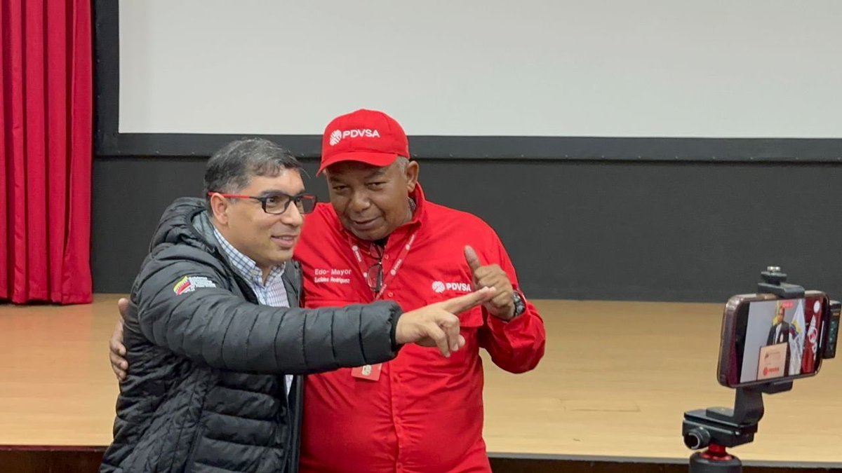 TellecheaRuiz's tweet photo. En este primer encuentro con la FUTPV reafirmé mi llamado a la unidad y el trabajo en equipo para construir una ruta segura por la recuperación de nuestra industria, anclada en los principios de máxima eficiencia y transparencia, de la mano del Presidente @NicolasMaduro. https://t.co/g6WH8HG51l
