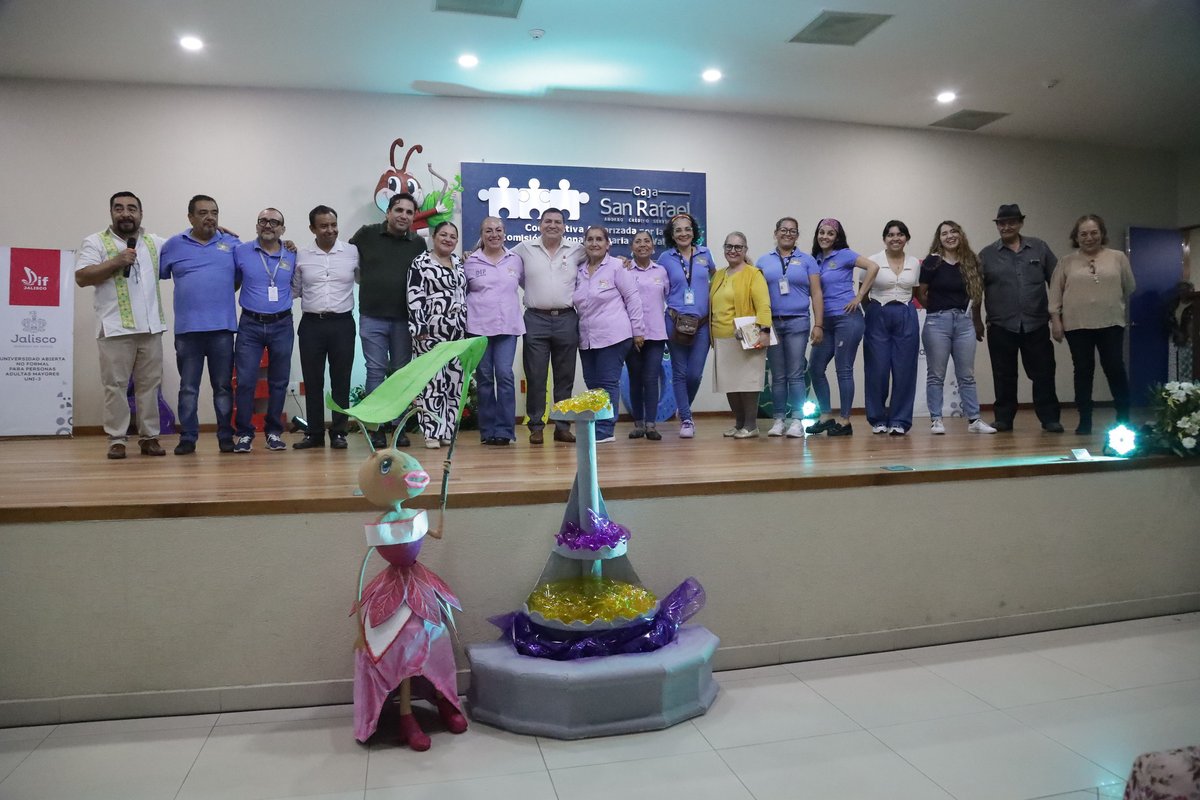 DIFJalisco's tweet photo. Abuelos, hijos y nietos, reunieron su talento y experiencia en el Encuentro de Tres Generaciones, organizado por la Universidad No formal para Adultos Mayores #UNI3. https://t.co/Mc2Crspqwd