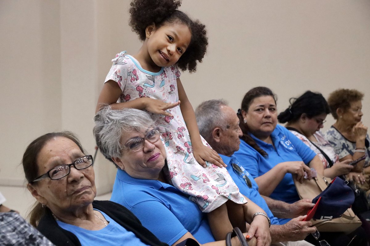 DIFJalisco's tweet photo. Abuelos, hijos y nietos, reunieron su talento y experiencia en el Encuentro de Tres Generaciones, organizado por la Universidad No formal para Adultos Mayores #UNI3. https://t.co/Mc2Crspqwd